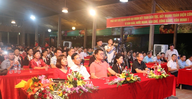 GIAO LƯU HÁT SỌONG CÔ DÂN TỘC SÁN DÌU
